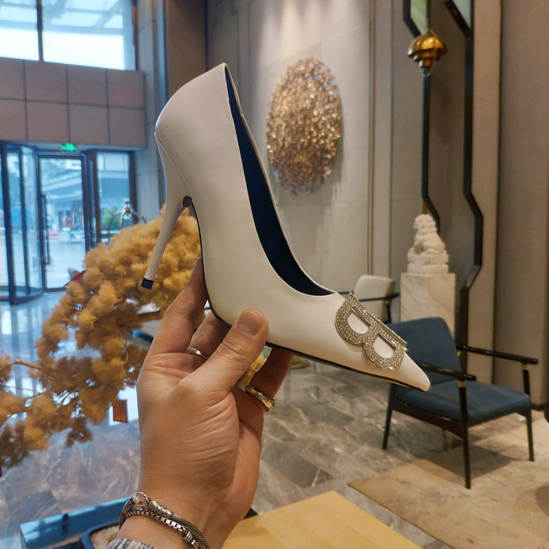 Ba*len*cia*ga women\