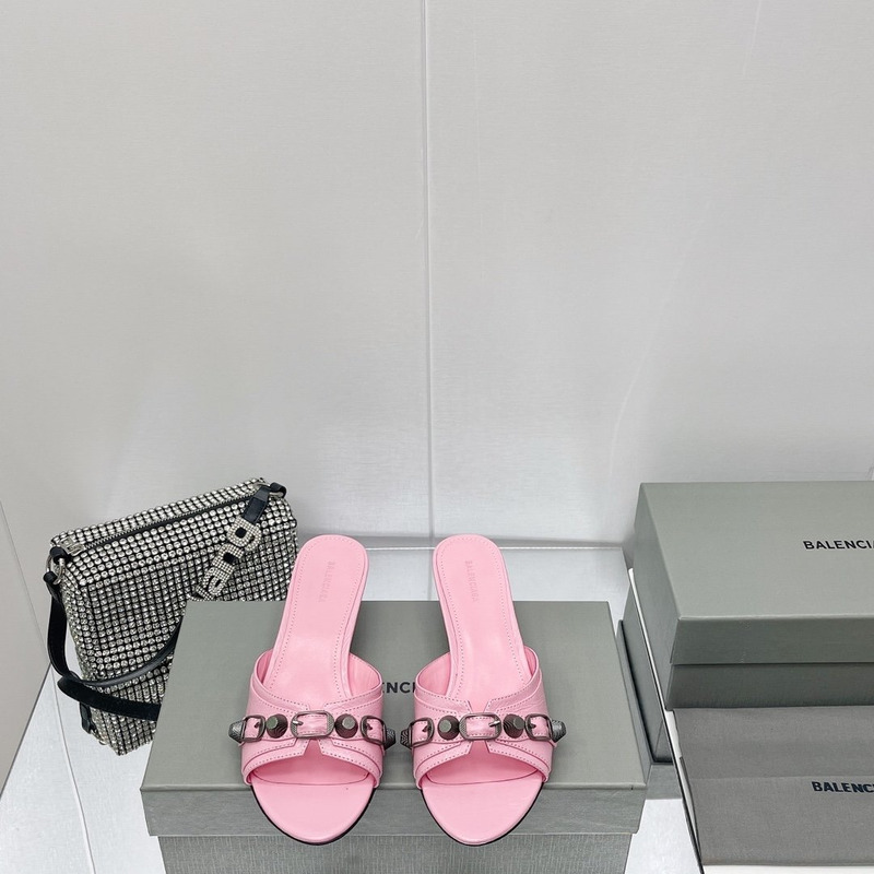 Ba*len*cia*ga cagole sheepskin sandals pink
