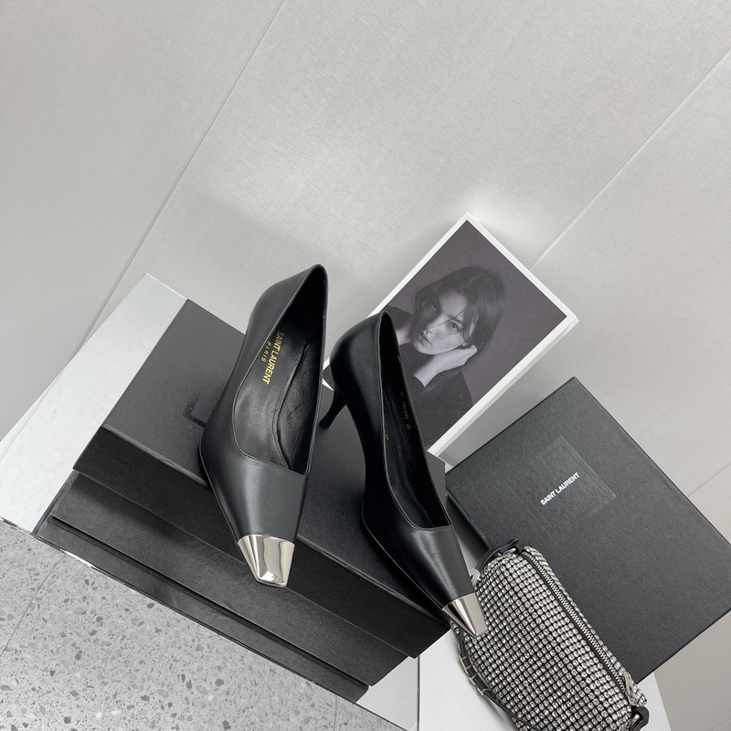 Saint Laurent Shiny Leather High Heel Black