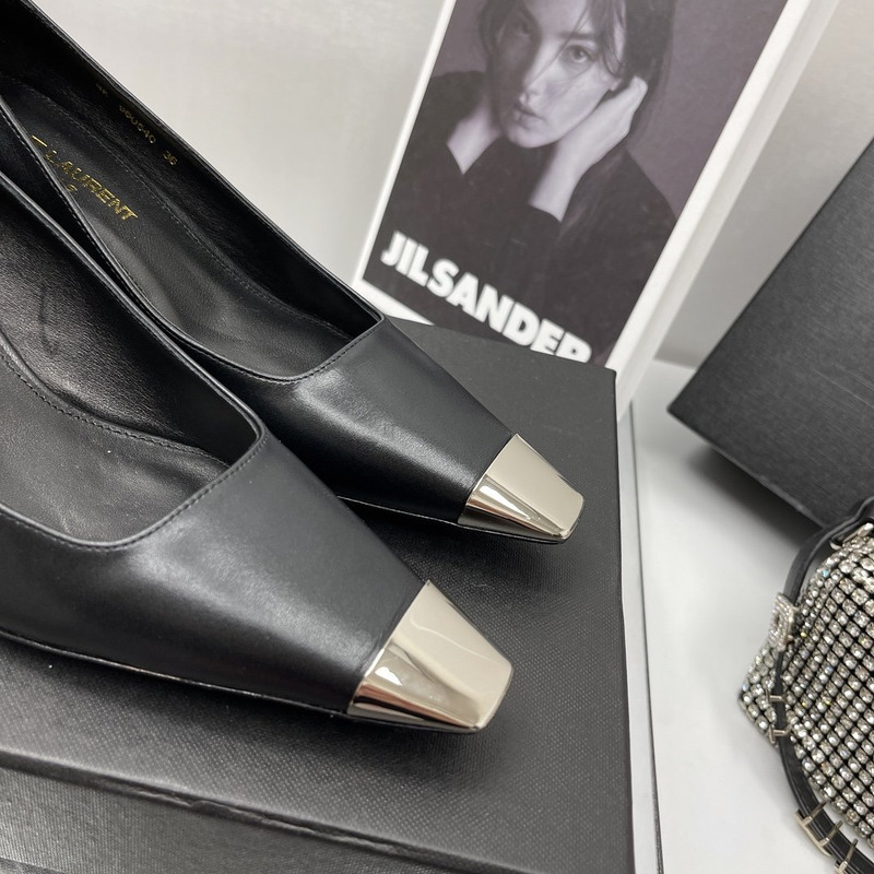 Saint Laurent Shiny Leather High Heel Black