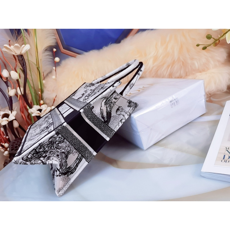 D*or constellation embroidered tote bag white