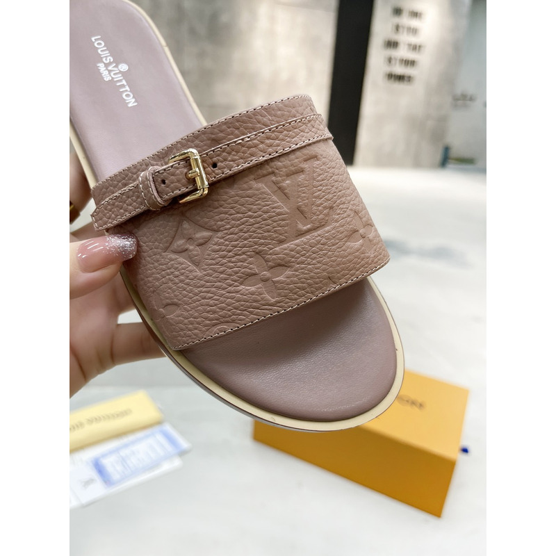 l**is V*t*n flat mules beige