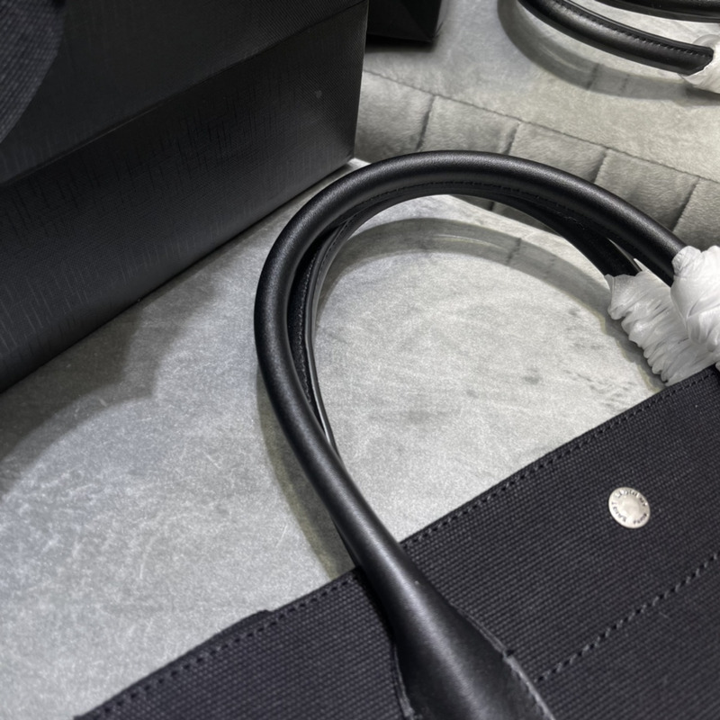 Saint Laurent Rive Gauche Tote Black M