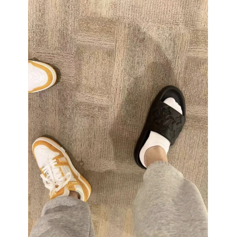 l**is V*t*n’s puffy waterfront mule black