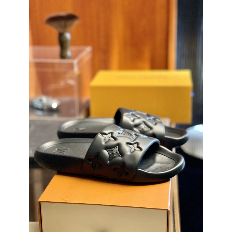 l**is V*t*n’s puffy waterfront mule black