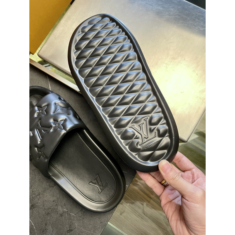 l**is V*t*n’s puffy waterfront mule black