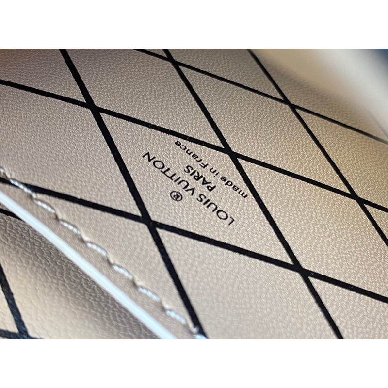 LV Vertical Trunk Pochette 11.0 X 17.5 X 3.5 Cm