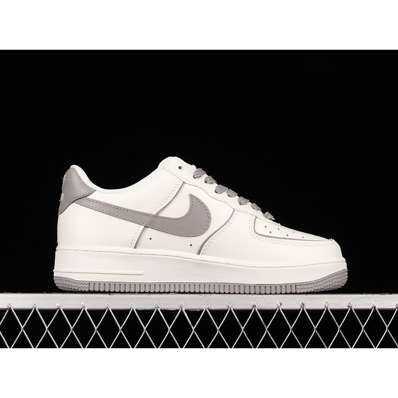 Nike Air Force 1 07 Low x Yankees White Wolf Grey BS8806-544
