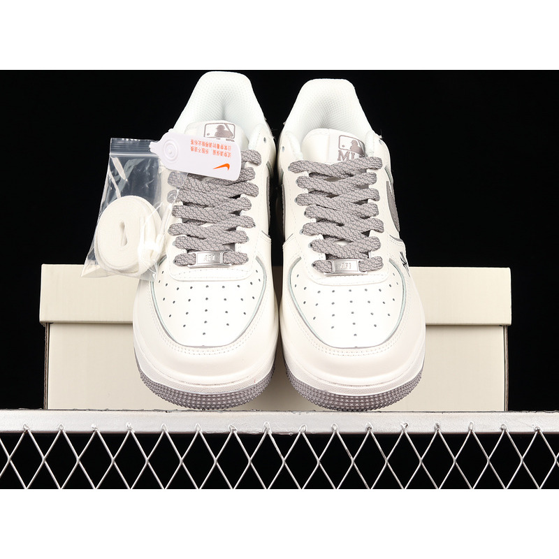 Nike Air Force 1 07 Low x Yankees White Wolf Grey BS8806-544