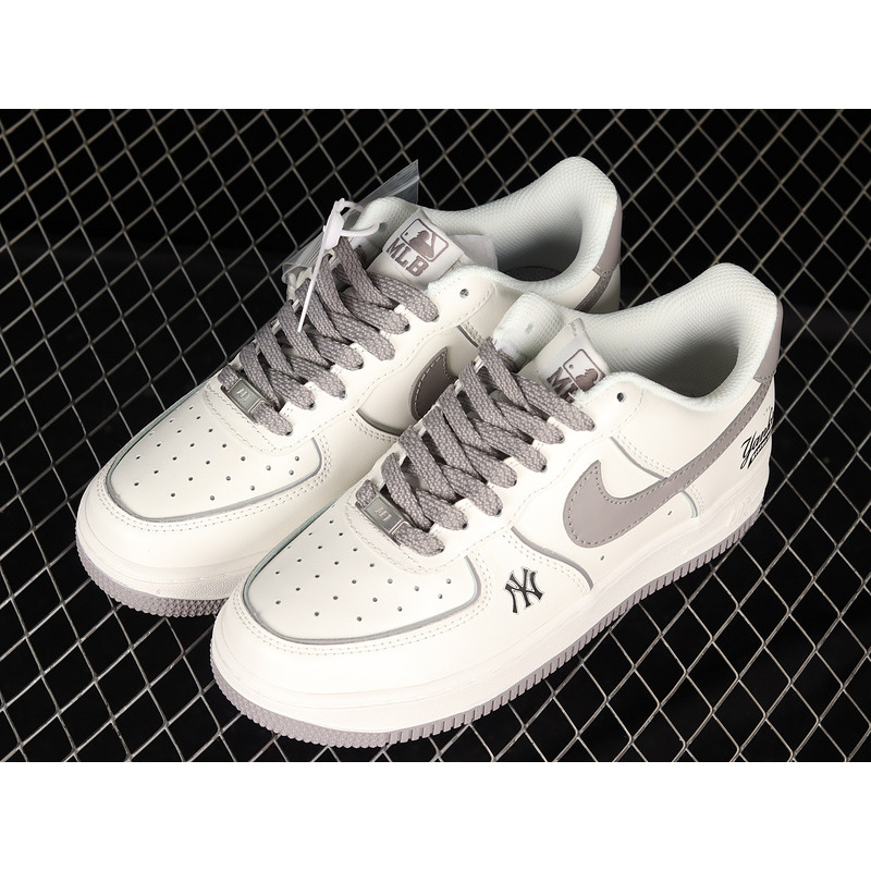 Nike Air Force 1 07 Low x Yankees White Wolf Grey BS8806-544