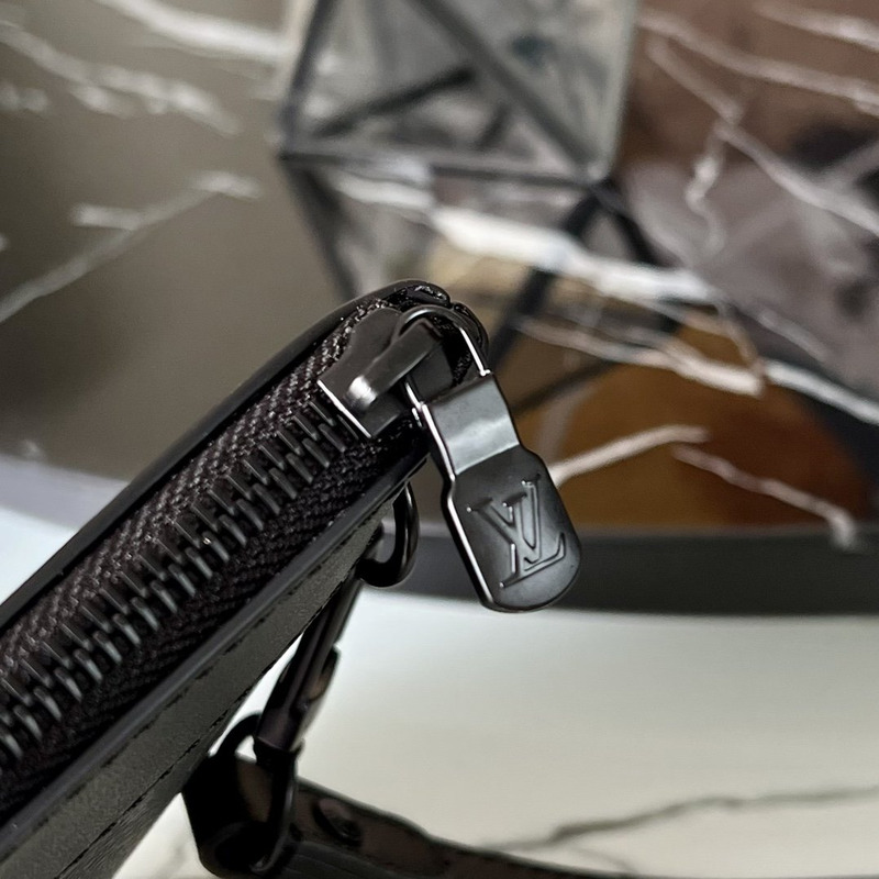 LV Pochette To-Go M81569