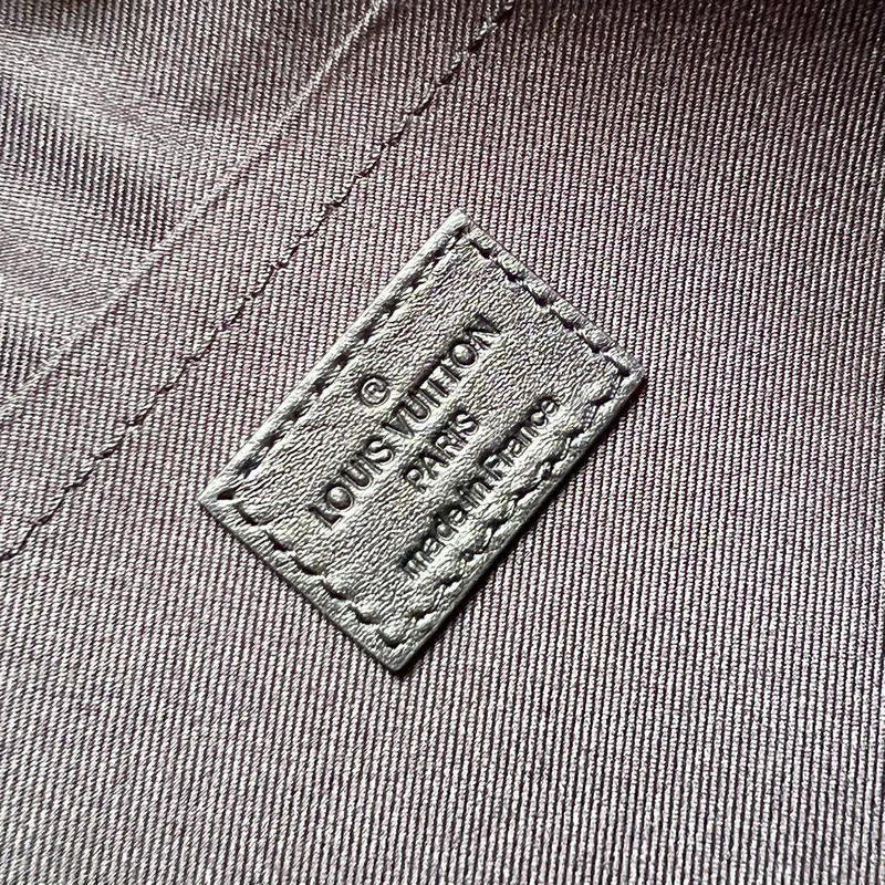 LV Pochette To-Go M81569