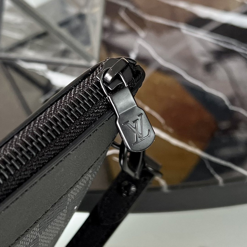 LV Pochette To-Go M81569