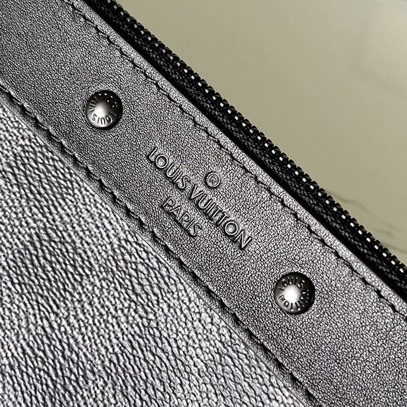 LV Pochette To-Go M81569