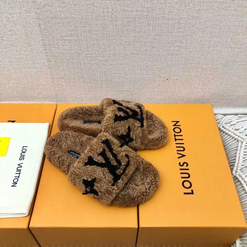LV Magnetic Slippers Brown