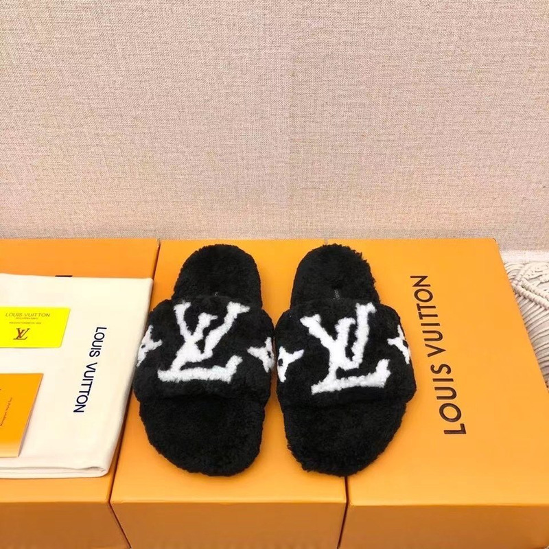l**is V*t*n magnetic fluffy shearling slippers balck