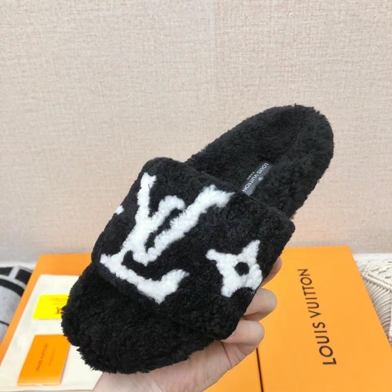 l**is V*t*n magnetic fluffy shearling slippers balck