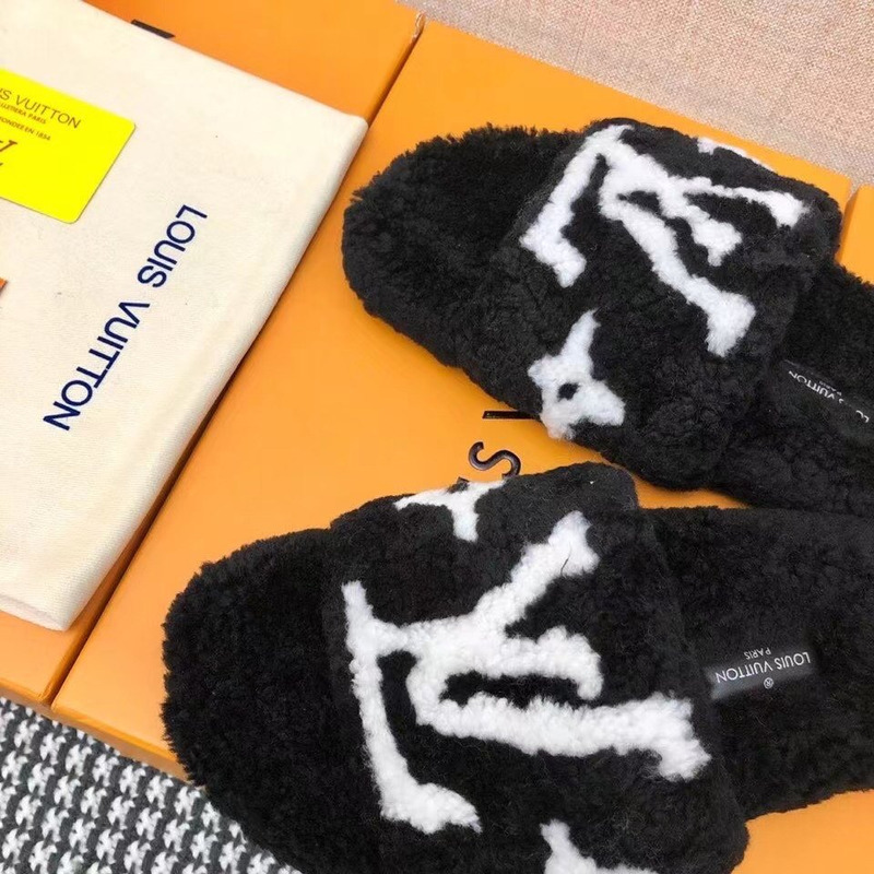 l**is V*t*n magnetic fluffy shearling slippers balck