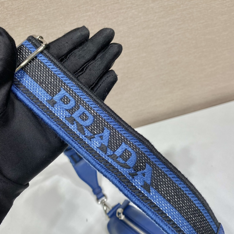 Pra*a triangle leather pouch in blue