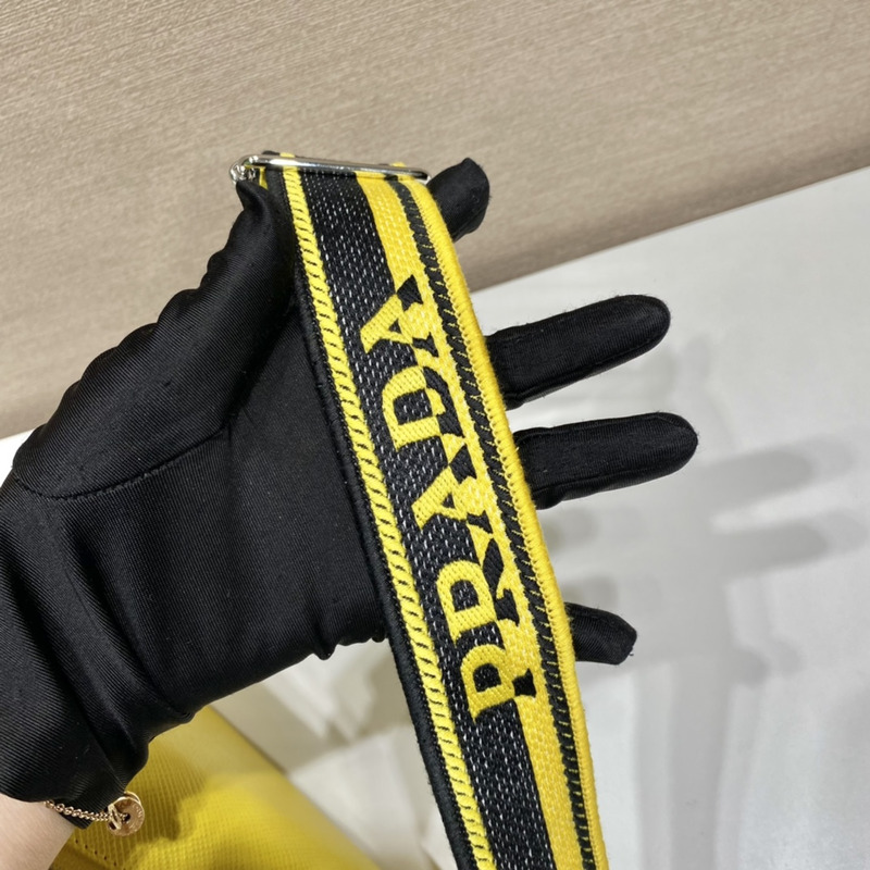 Pra*a triangle leather pouch in yellow