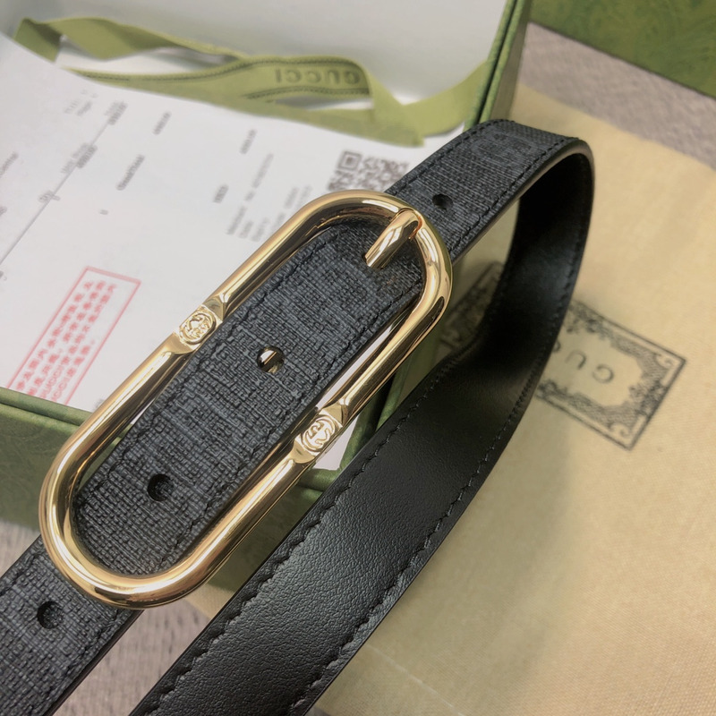 G*u*i long sliver leather belt