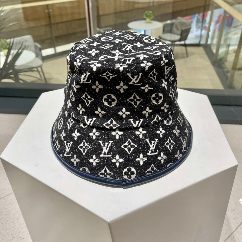 l**is V*t*n black fisherman hat