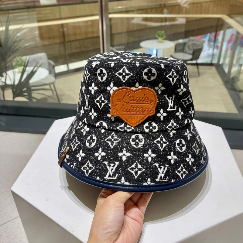 l**is V*t*n black fisherman hat