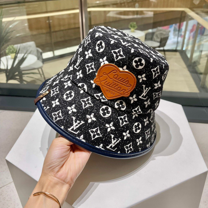 l**is V*t*n black fisherman hat