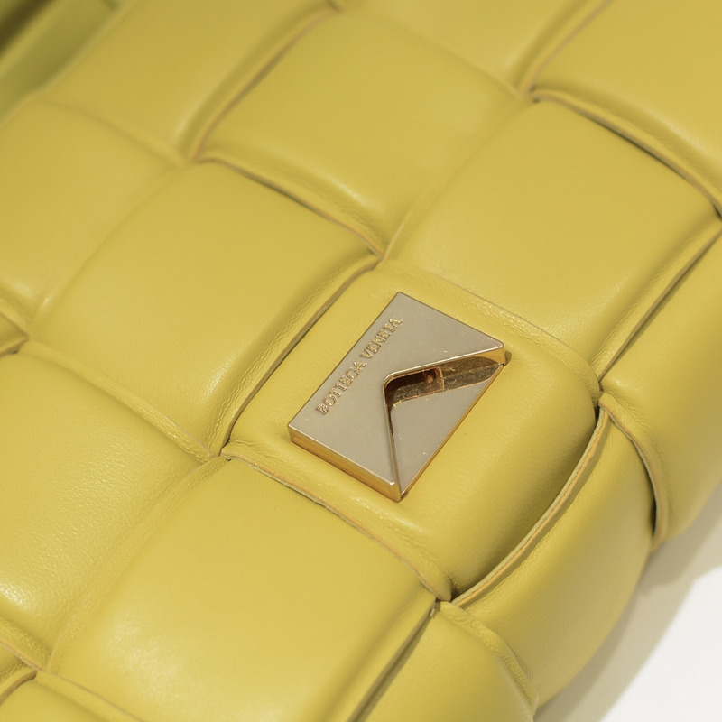 Bo*te*ga ve*ne*ta chain cassette 6688-1 yellow