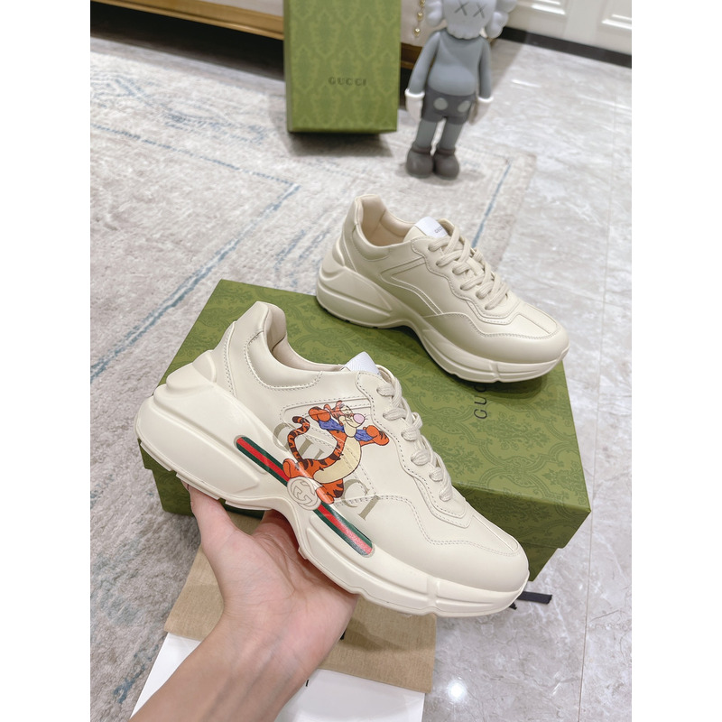 G*u*i tigger print sneaker white