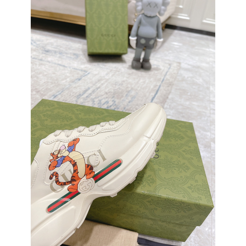 G*u*i tigger print sneaker white