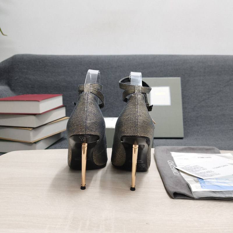 Tom Ford Padlock leather pumps in Black Gold 10.5cm