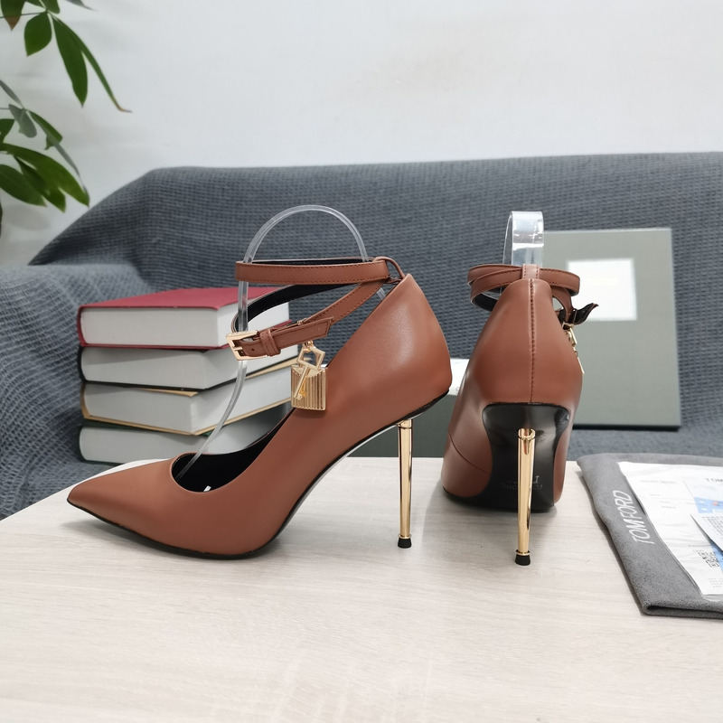 Tom Ford Padlock leather pumps in Brown