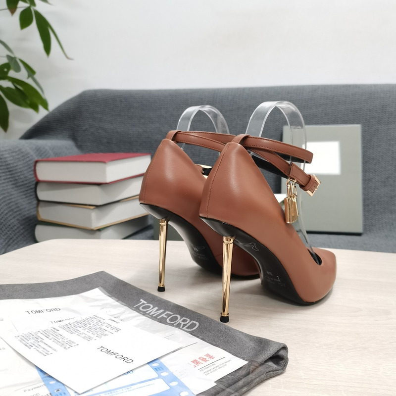 Tom Ford Padlock leather pumps in Brown