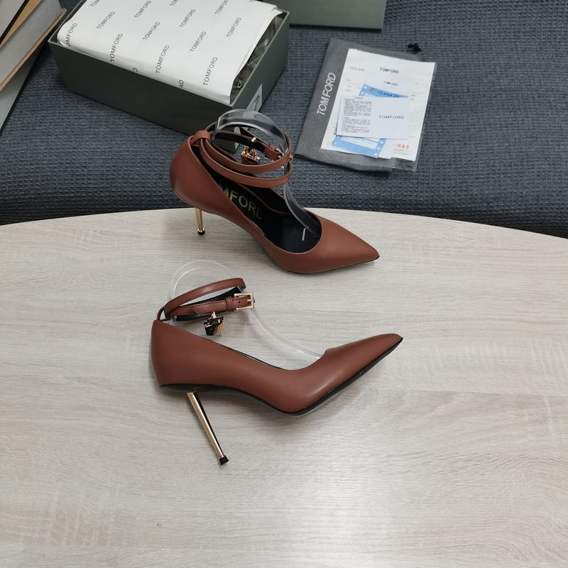 Tom Ford Padlock leather pumps in Brown