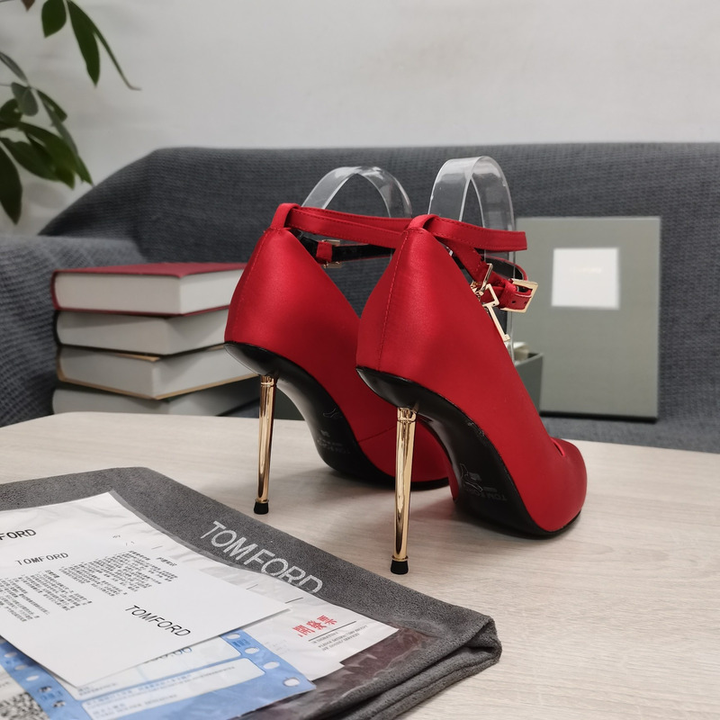 Tom Ford Padlock Leather pumps in Red