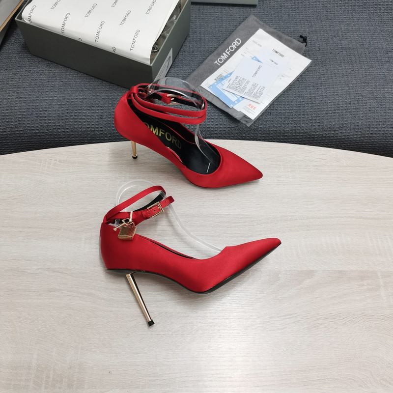 Tom Ford Padlock Leather pumps in Red