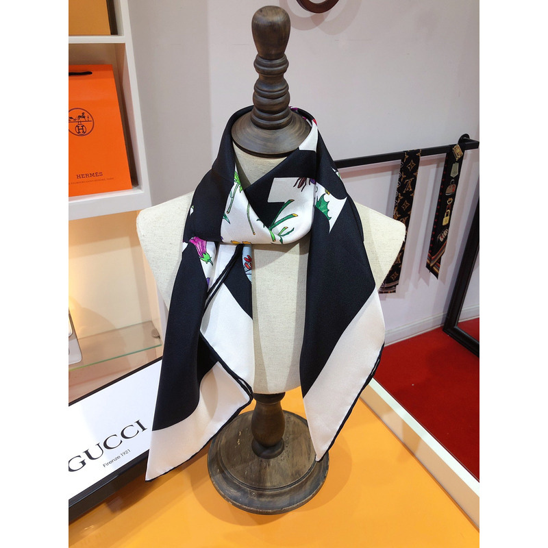 G*u*i flora G*u*i vintage logo print silk shawl