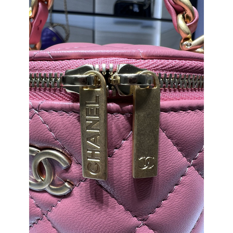 Ch*el Ch*el chain cosmetic bag leather & gold-tone metal pink