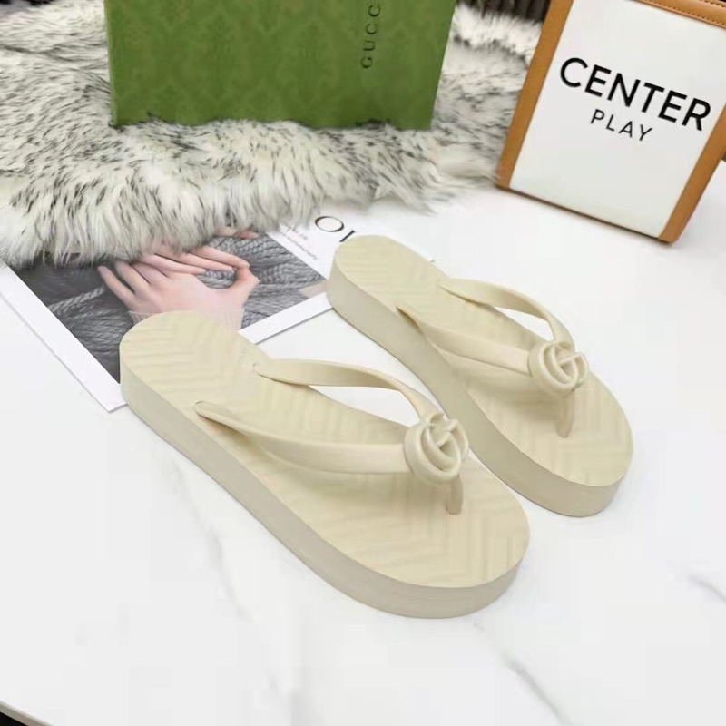 G*u*i white chevron thong flat sandals