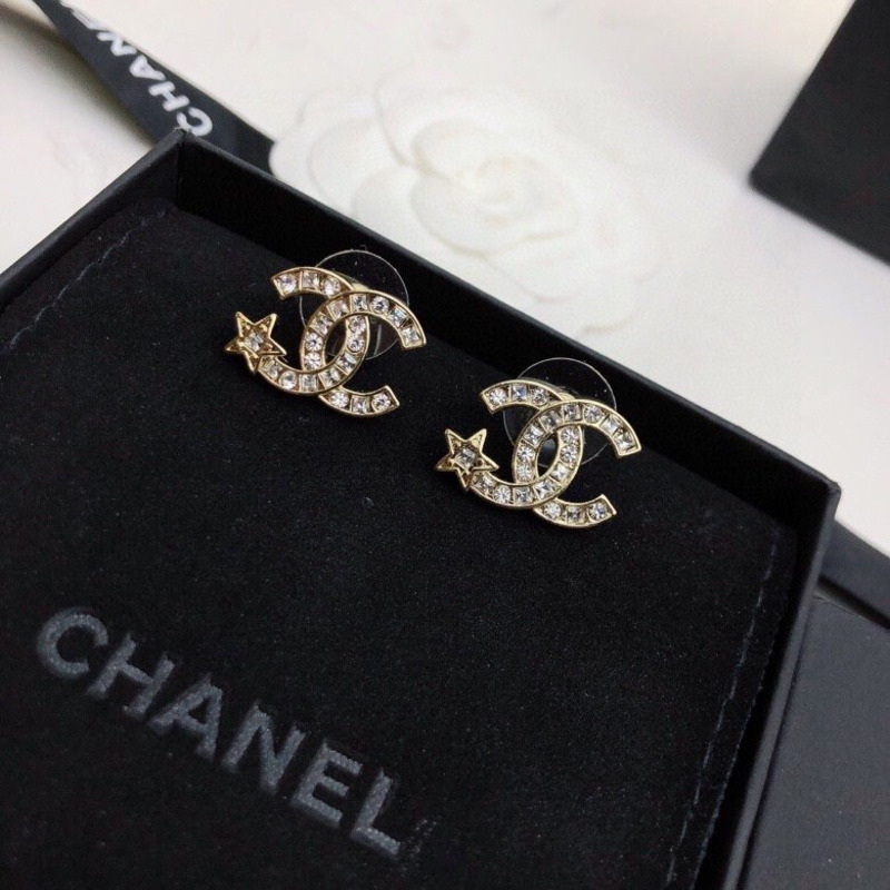 Ch*el 22s Ch*el  star earring