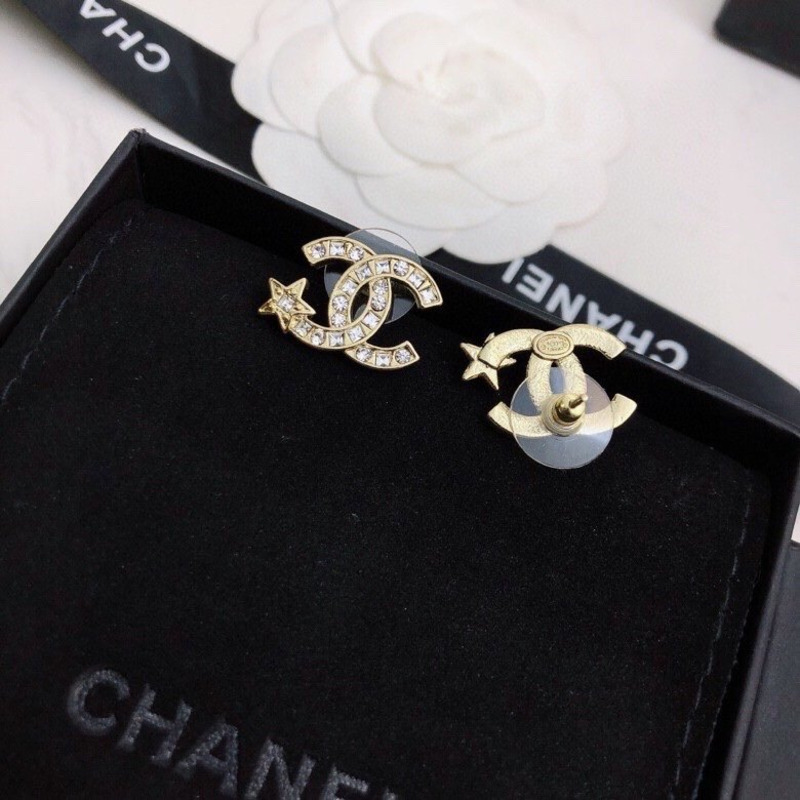 Ch*el 22s Ch*el  star earring