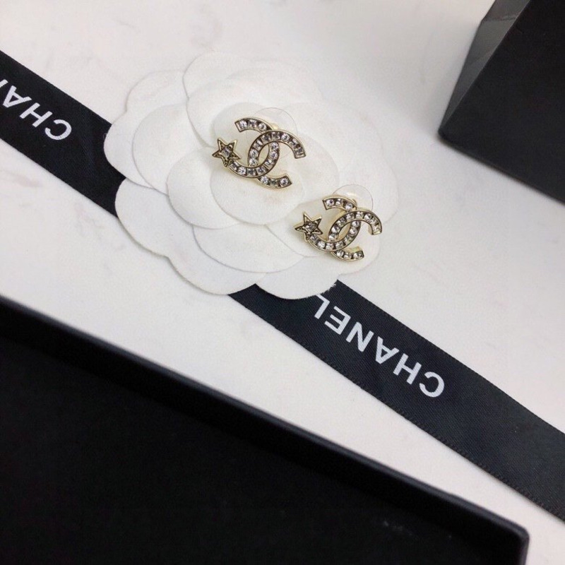 Ch*el 22s Ch*el  star earring