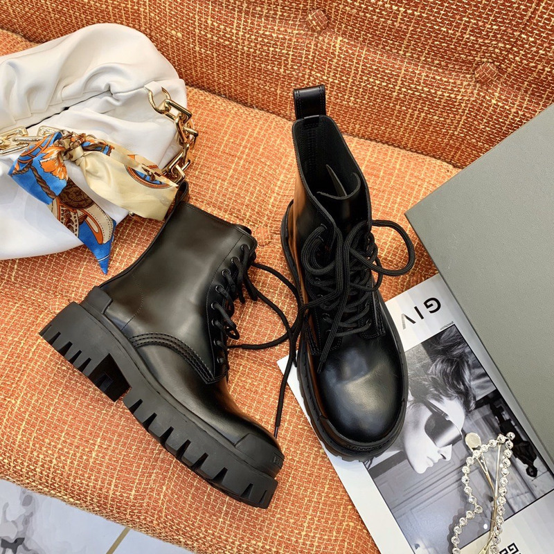 Ba*len*cia*ga wmns strike lace-up martin boots black