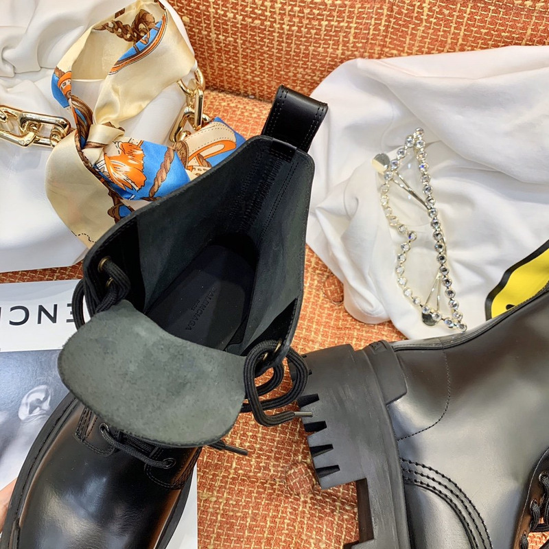 Ba*len*cia*ga wmns strike lace-up martin boots black