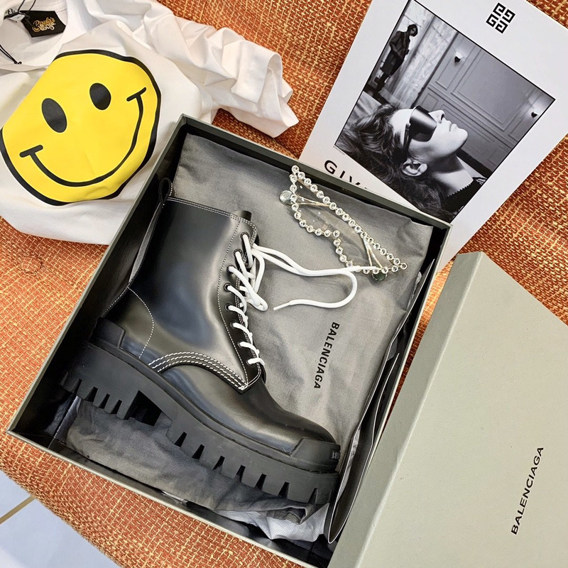 Ba*len*cia*ga wmns strike lace-up martin boots black/white