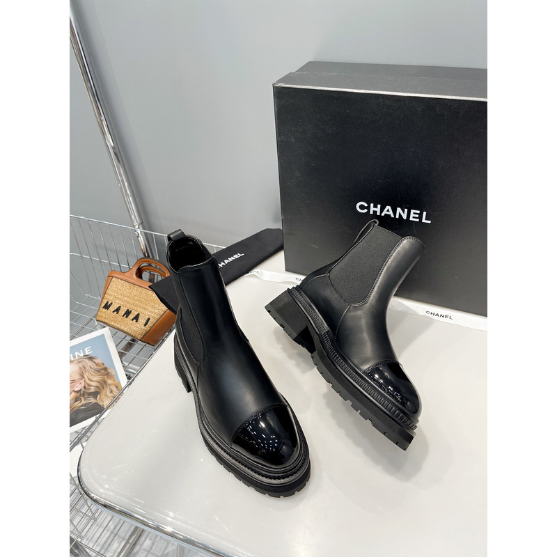 Ch*el plain elegant style logo boots black