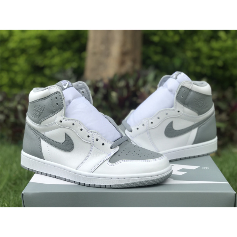 Air Jordan 1 Retro High OG “Stealth”