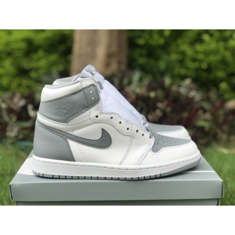 Air Jordan 1 Retro High OG “Stealth”