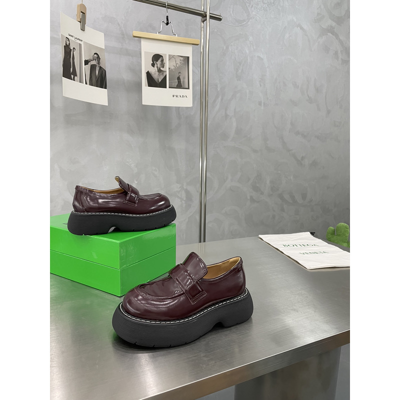 Bo*te*ga ve*ne*ta the bounce loafer dark red